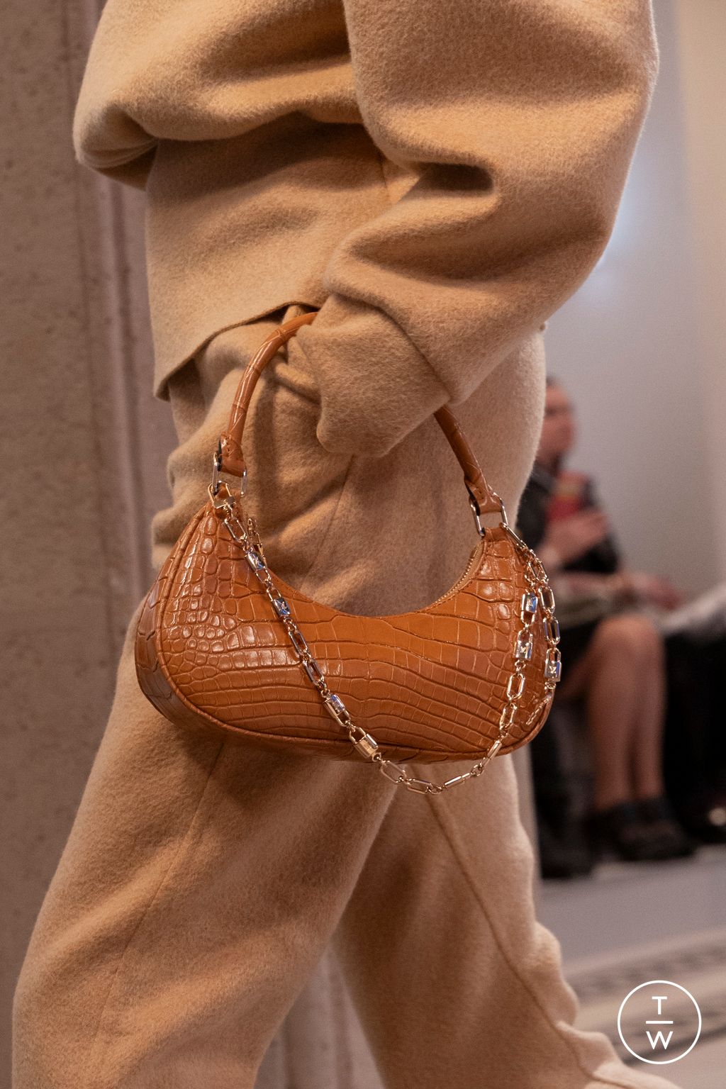 Fashion Week Milan Fall/Winter 2025 look 76 from the Louis Vuitton collection 女装配饰