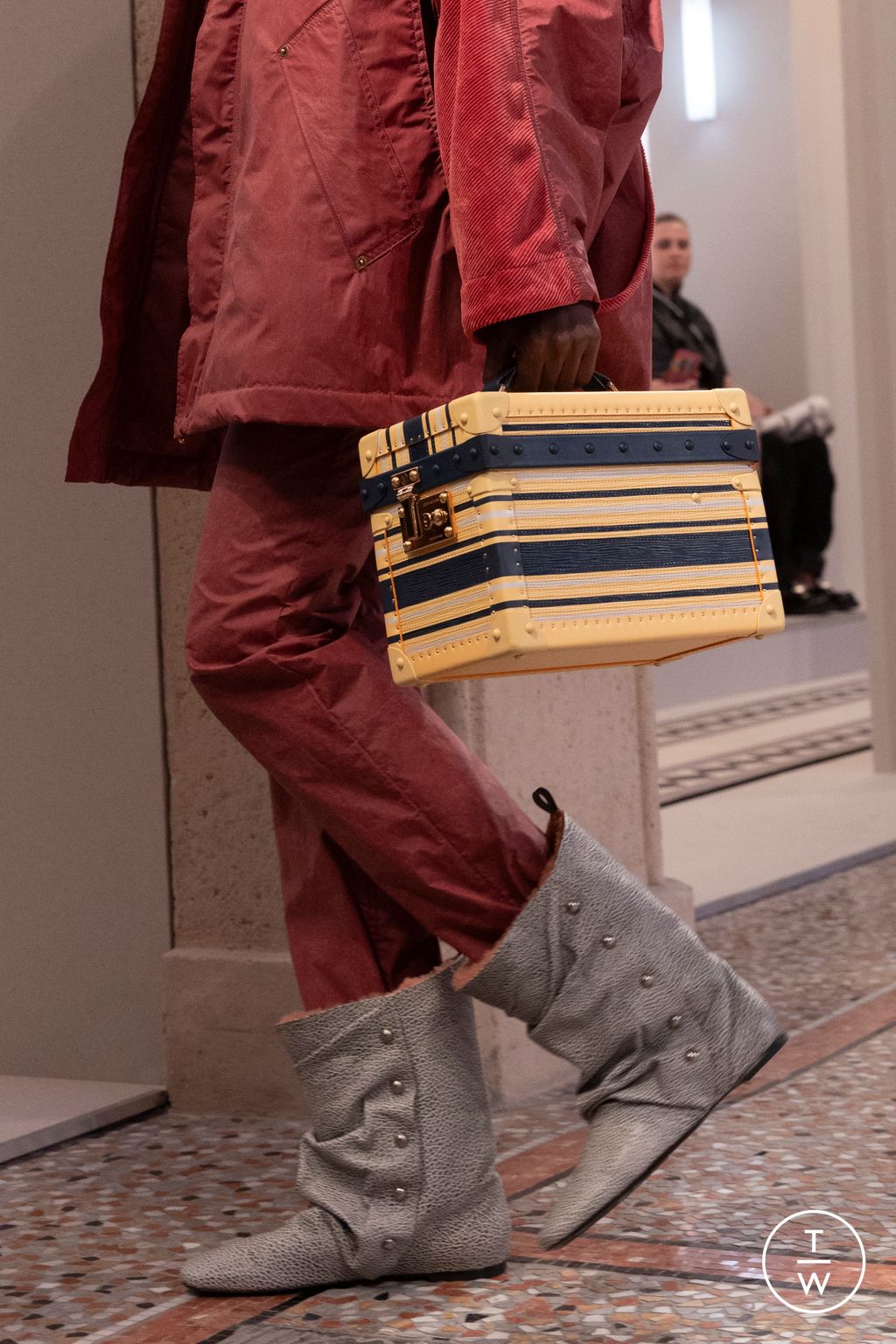 Fashion Week Milan Fall/Winter 2025 look 80 from the Louis Vuitton collection 女装配饰