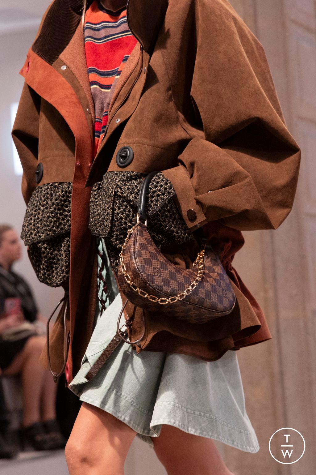 Fashion Week Milan Fall/Winter 2025 look 84 from the Louis Vuitton collection 女装配饰