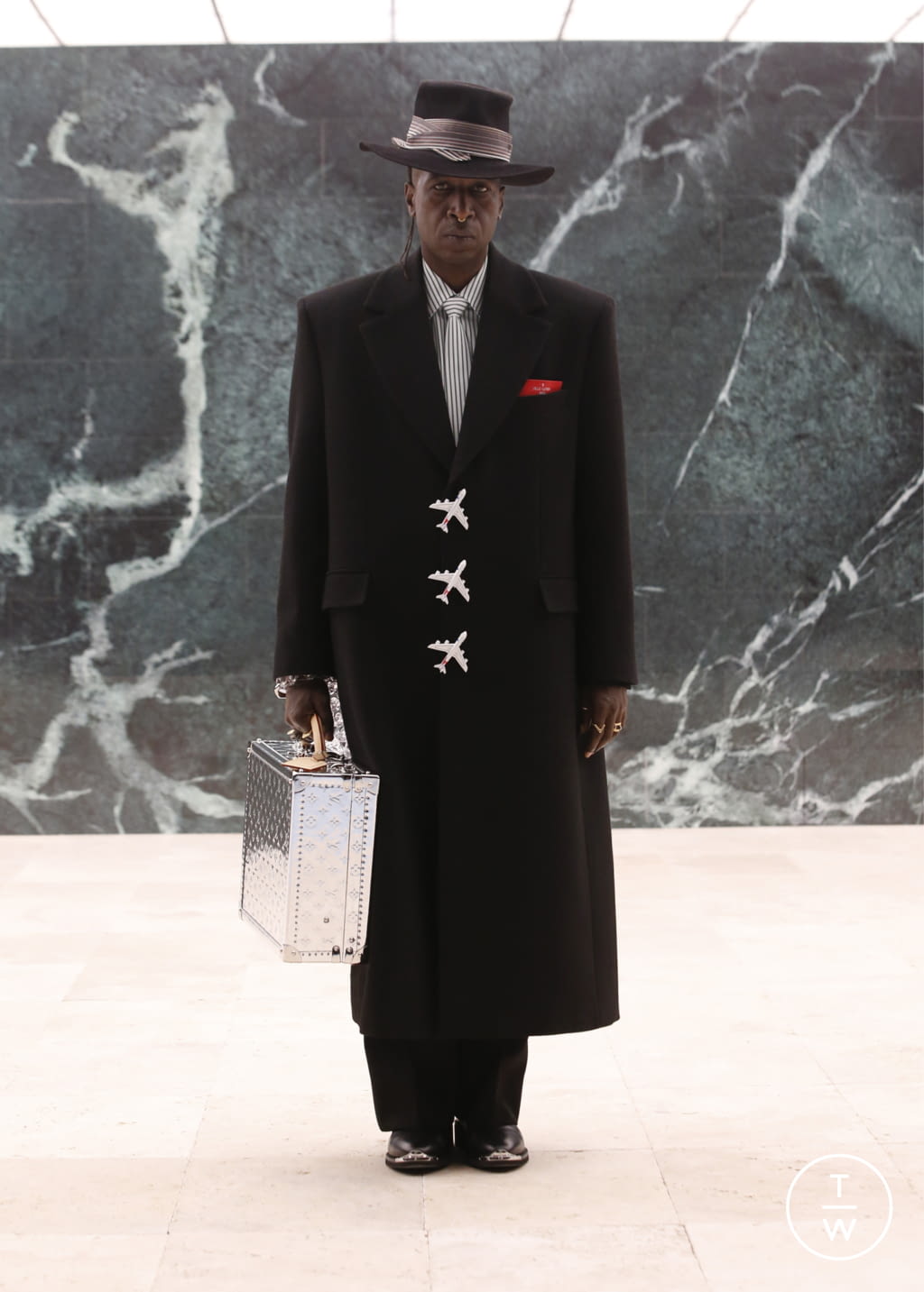 Fashion Week Paris Fall/Winter 2021 look 1 de la collection Louis Vuitton menswear