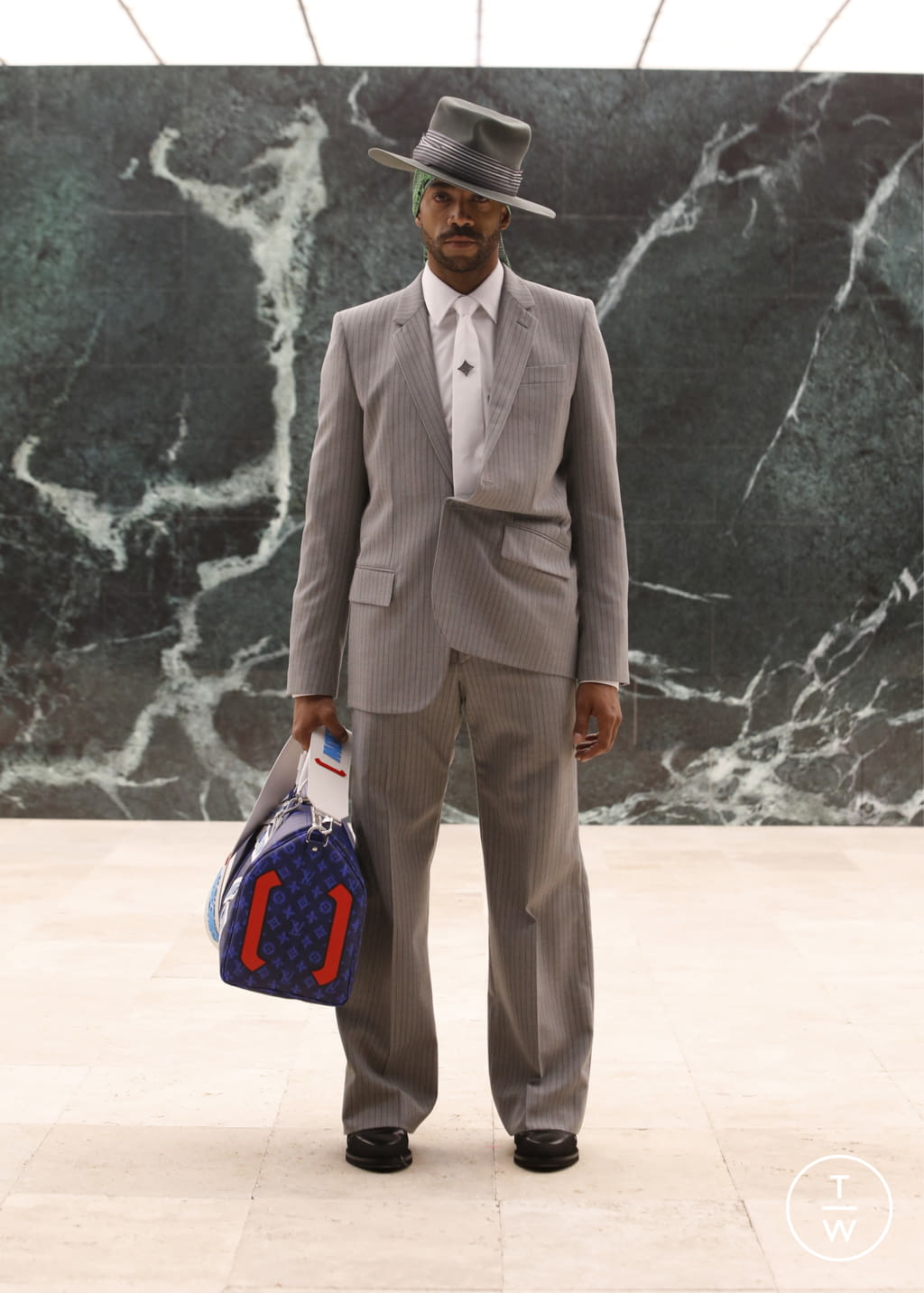 Fashion Week Paris Fall/Winter 2021 look 2 from the Louis Vuitton collection menswear