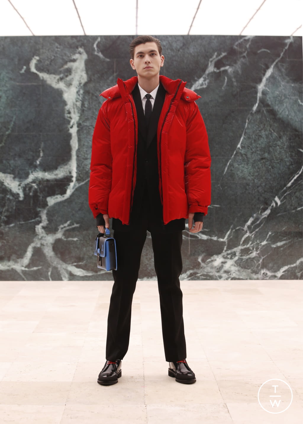 Fashion Week Paris Fall/Winter 2021 look 3 from the Louis Vuitton collection menswear