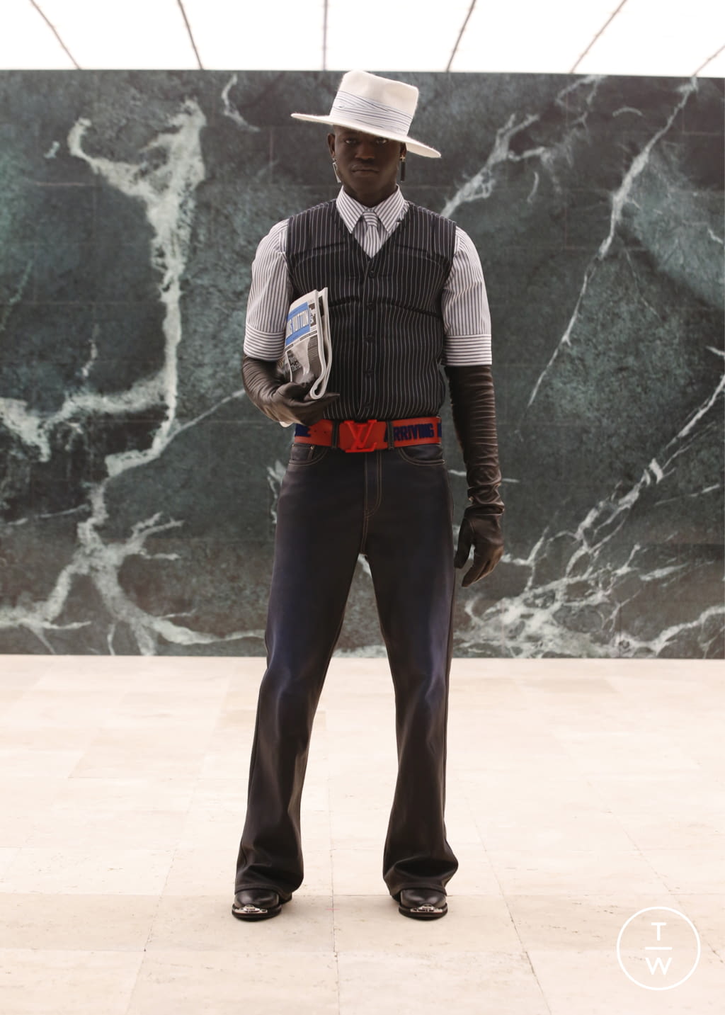 Fashion Week Paris Fall/Winter 2021 look 4 from the Louis Vuitton collection menswear
