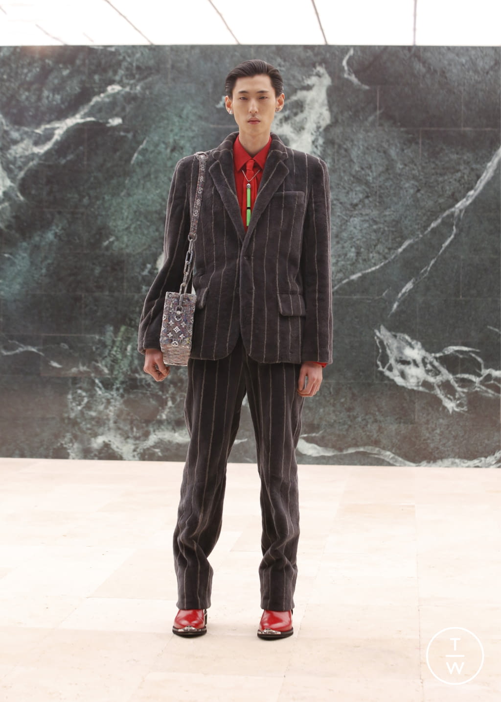 Fashion Week Paris Fall/Winter 2021 look 9 from the Louis Vuitton collection 男装