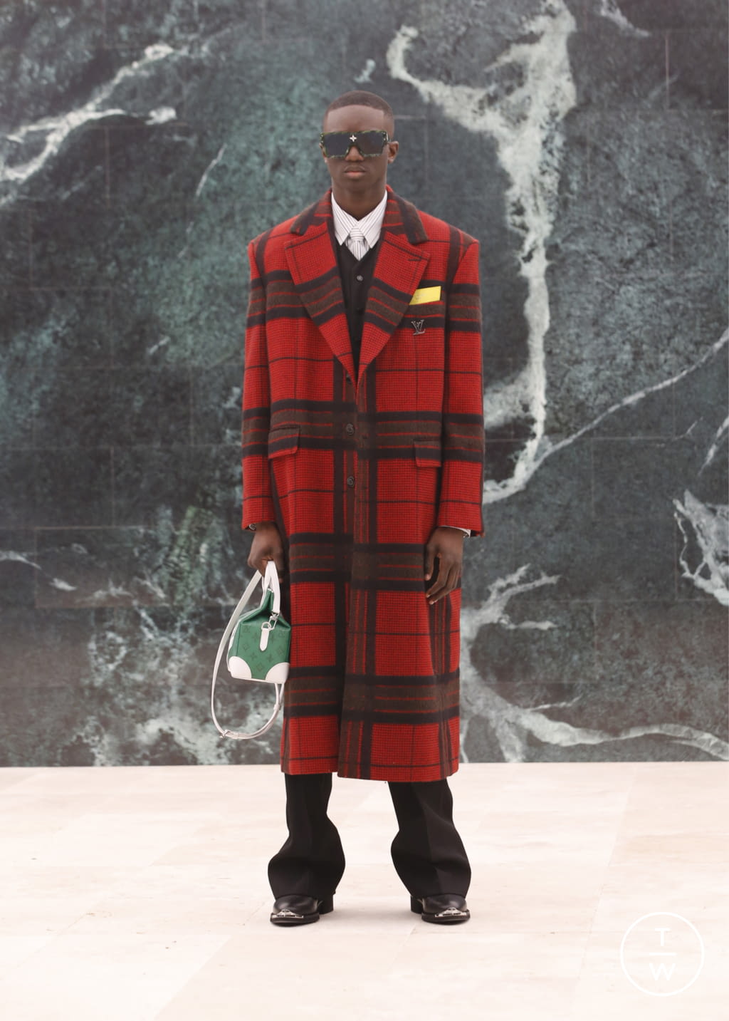 Fashion Week Paris Fall/Winter 2021 look 11 from the Louis Vuitton collection menswear