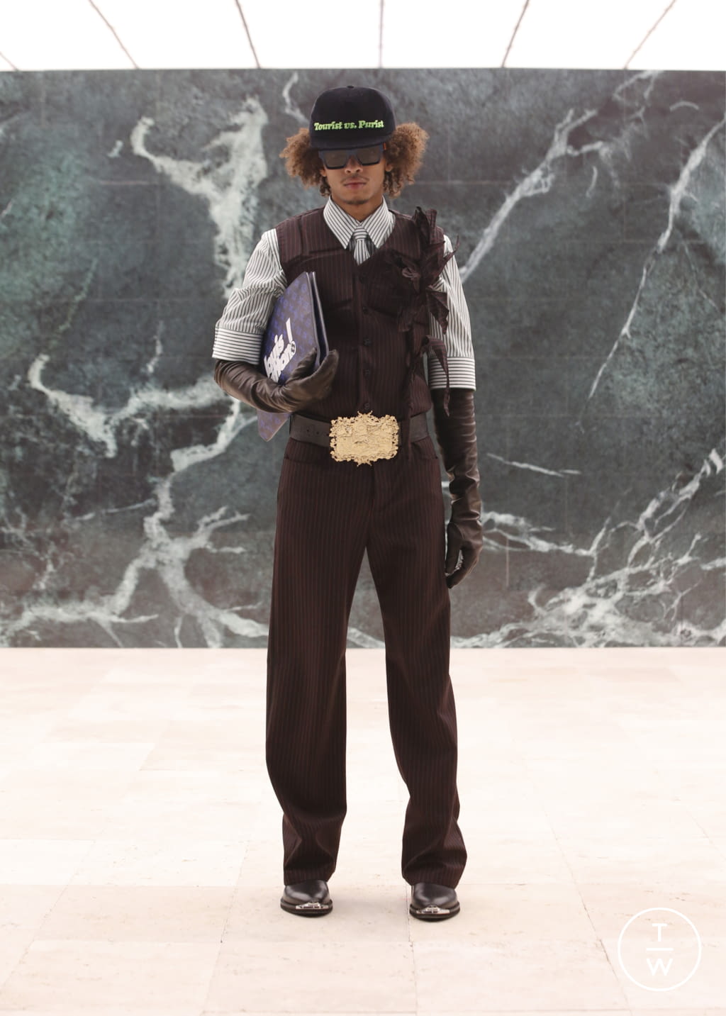 Fashion Week Paris Fall/Winter 2021 look 13 from the Louis Vuitton collection 男装