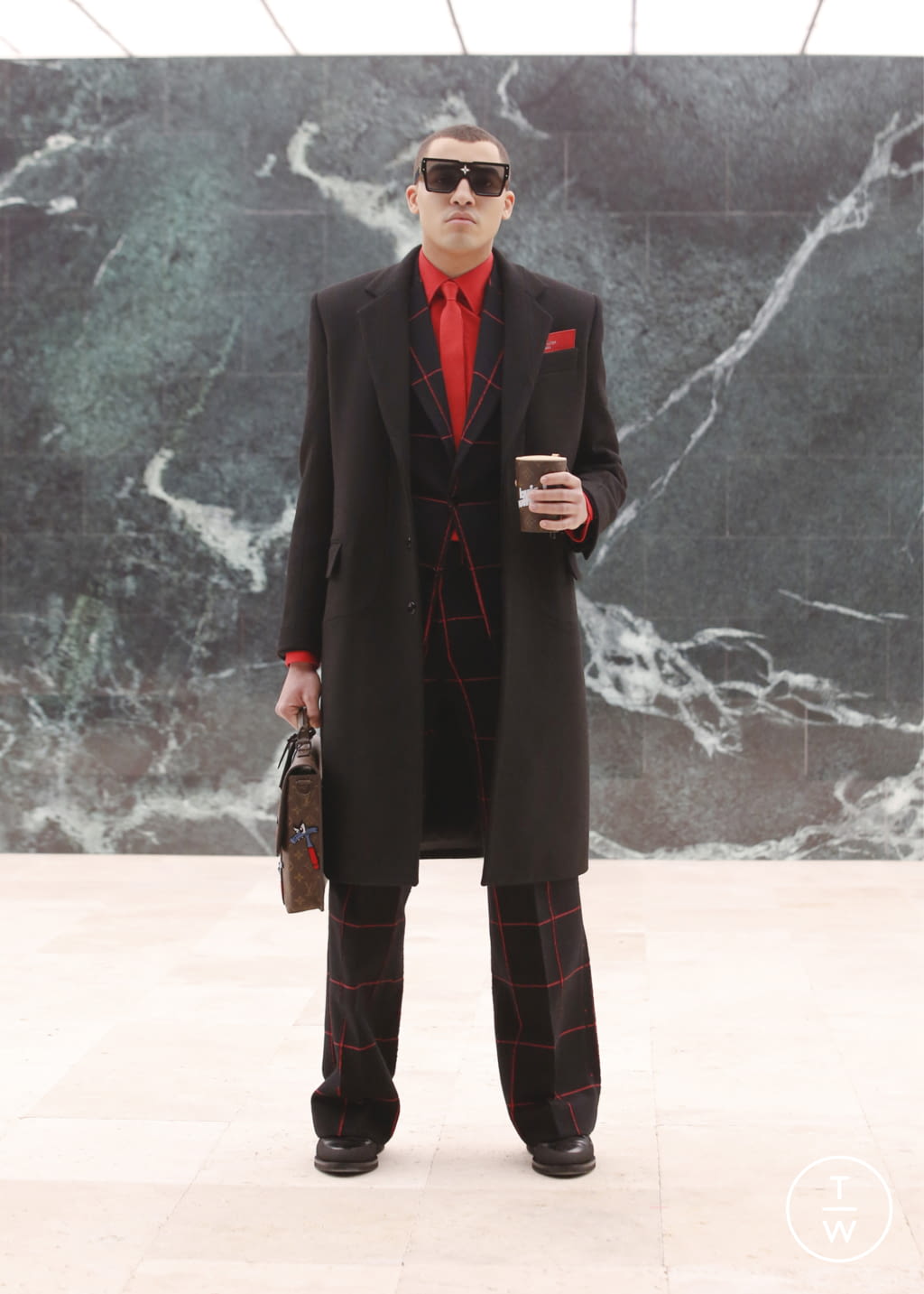 Fashion Week Paris Fall/Winter 2021 look 14 from the Louis Vuitton collection menswear