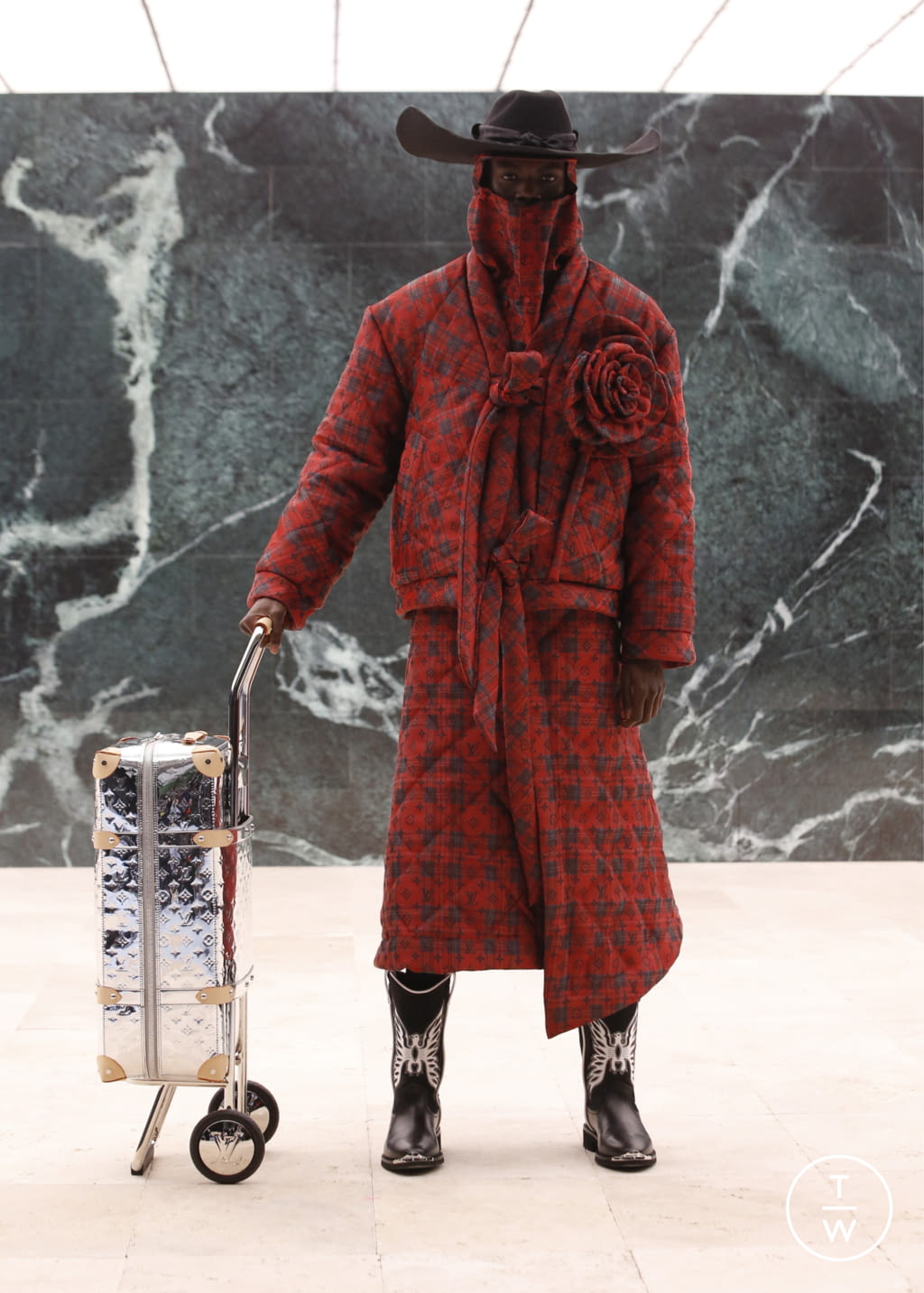 Fashion Week Paris Fall/Winter 2021 look 18 from the Louis Vuitton collection menswear