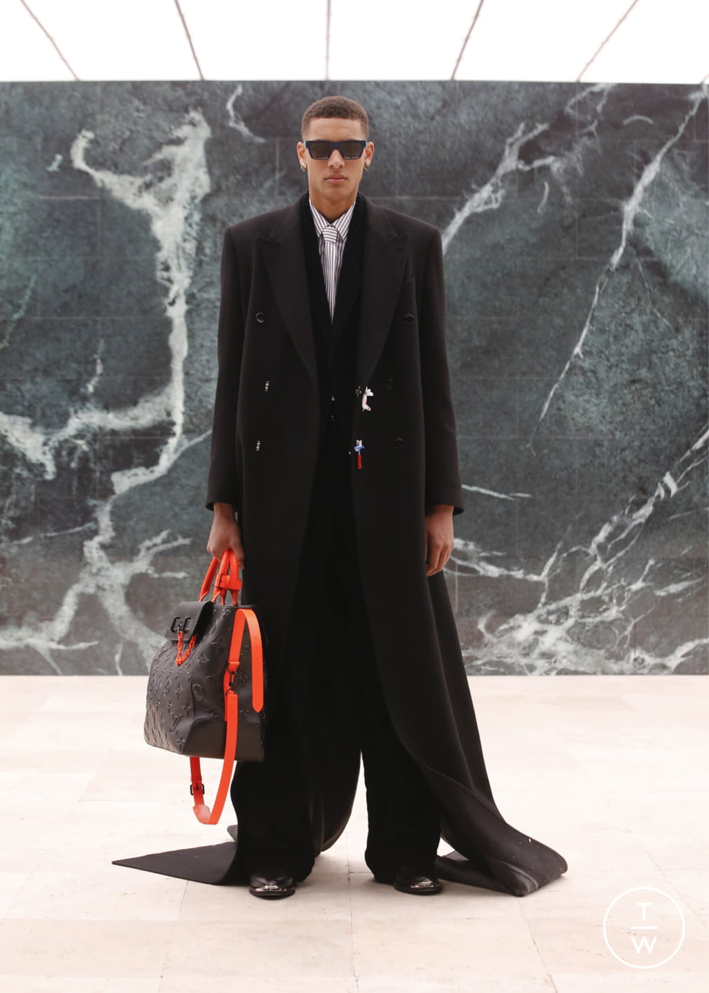 Fashion Week Paris Fall/Winter 2021 look 20 from the Louis Vuitton collection menswear