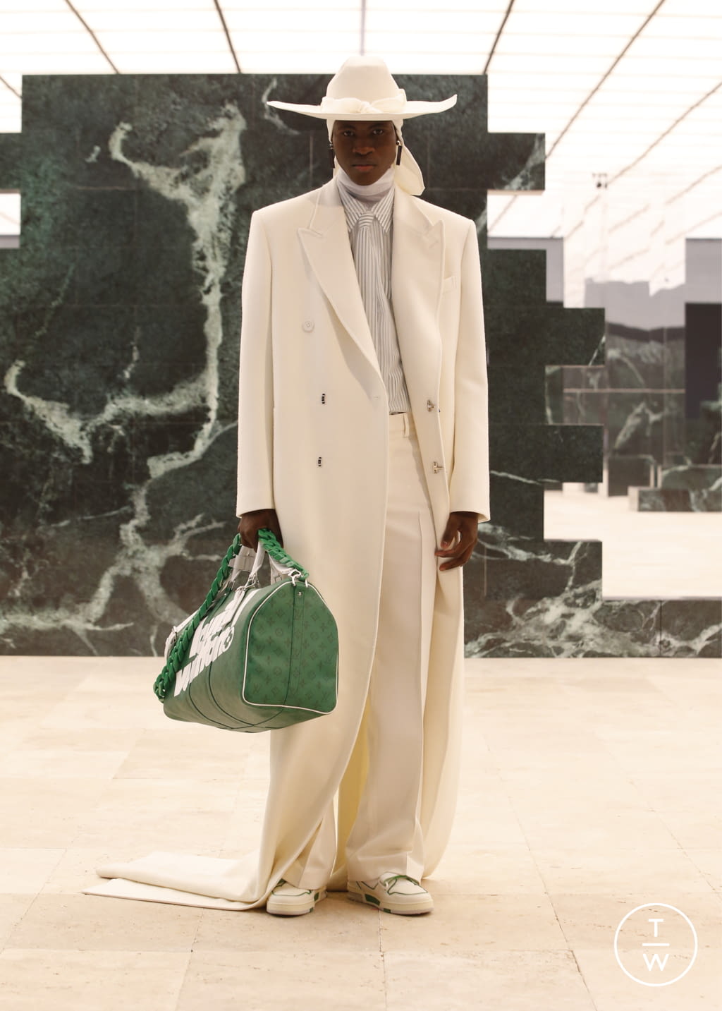 Fashion Week Paris Fall/Winter 2021 look 31 from the Louis Vuitton collection 男装