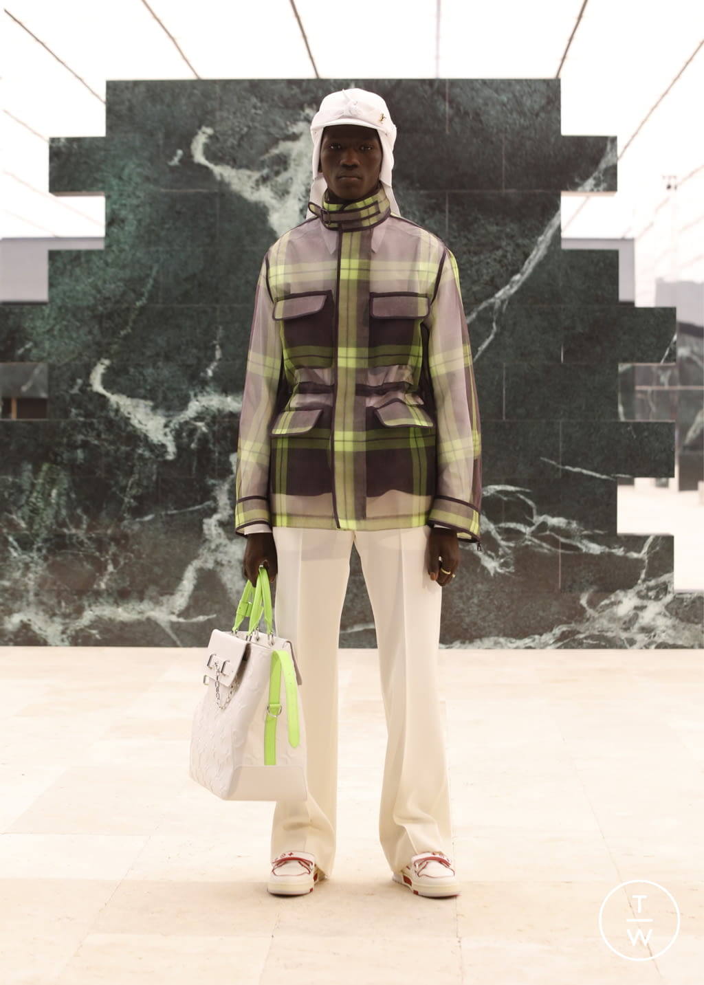 Fashion Week Paris Fall/Winter 2021 look 37 from the Louis Vuitton collection 男装
