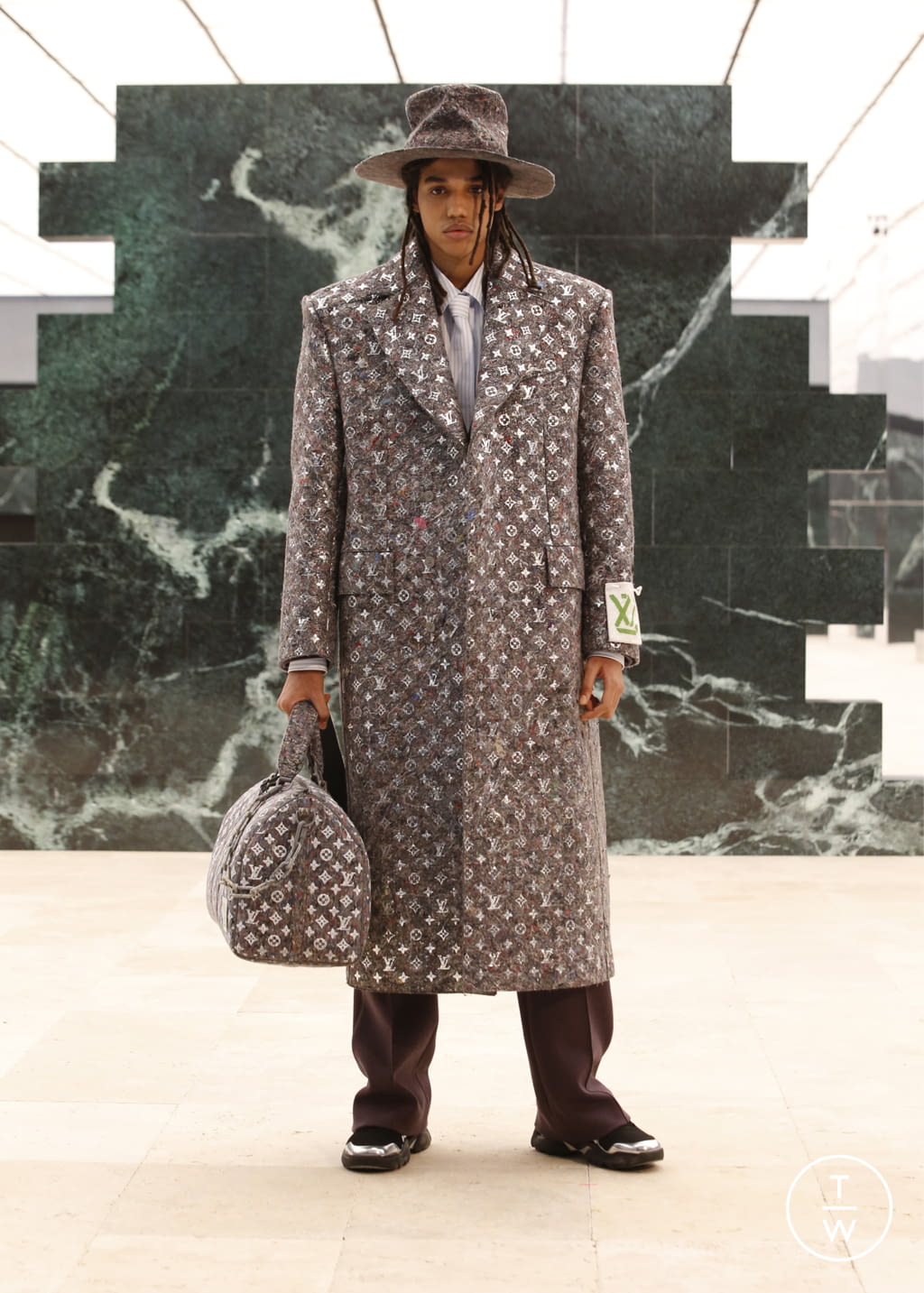 Fashion Week Paris Fall/Winter 2021 look 42 from the Louis Vuitton collection 男装