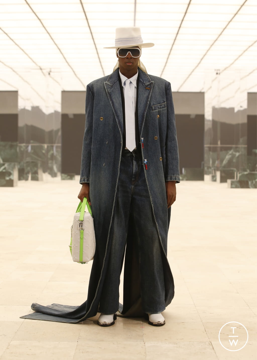 Fashion Week Paris Fall/Winter 2021 look 48 from the Louis Vuitton collection menswear
