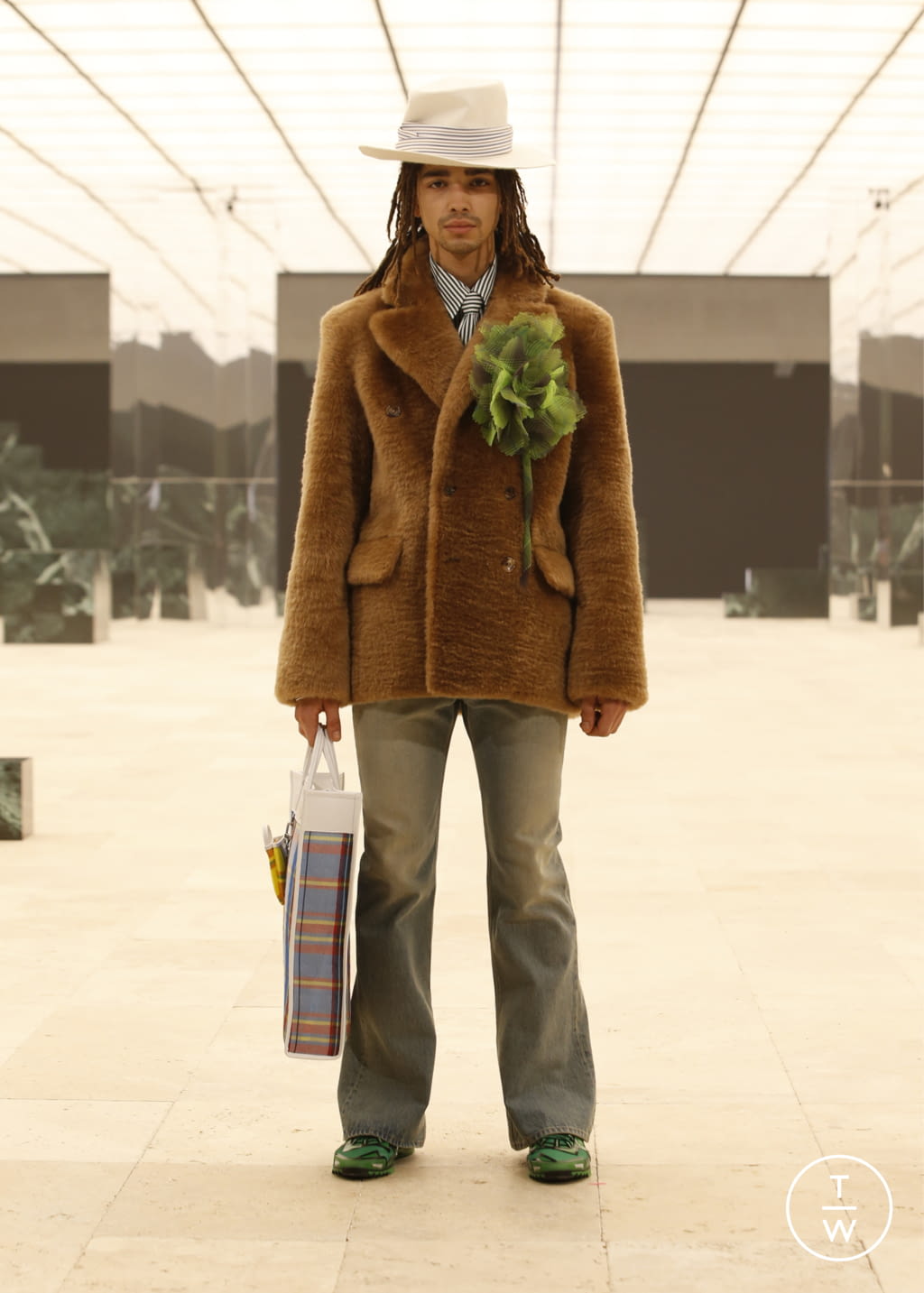 Fashion Week Paris Fall/Winter 2021 look 49 from the Louis Vuitton collection 男装