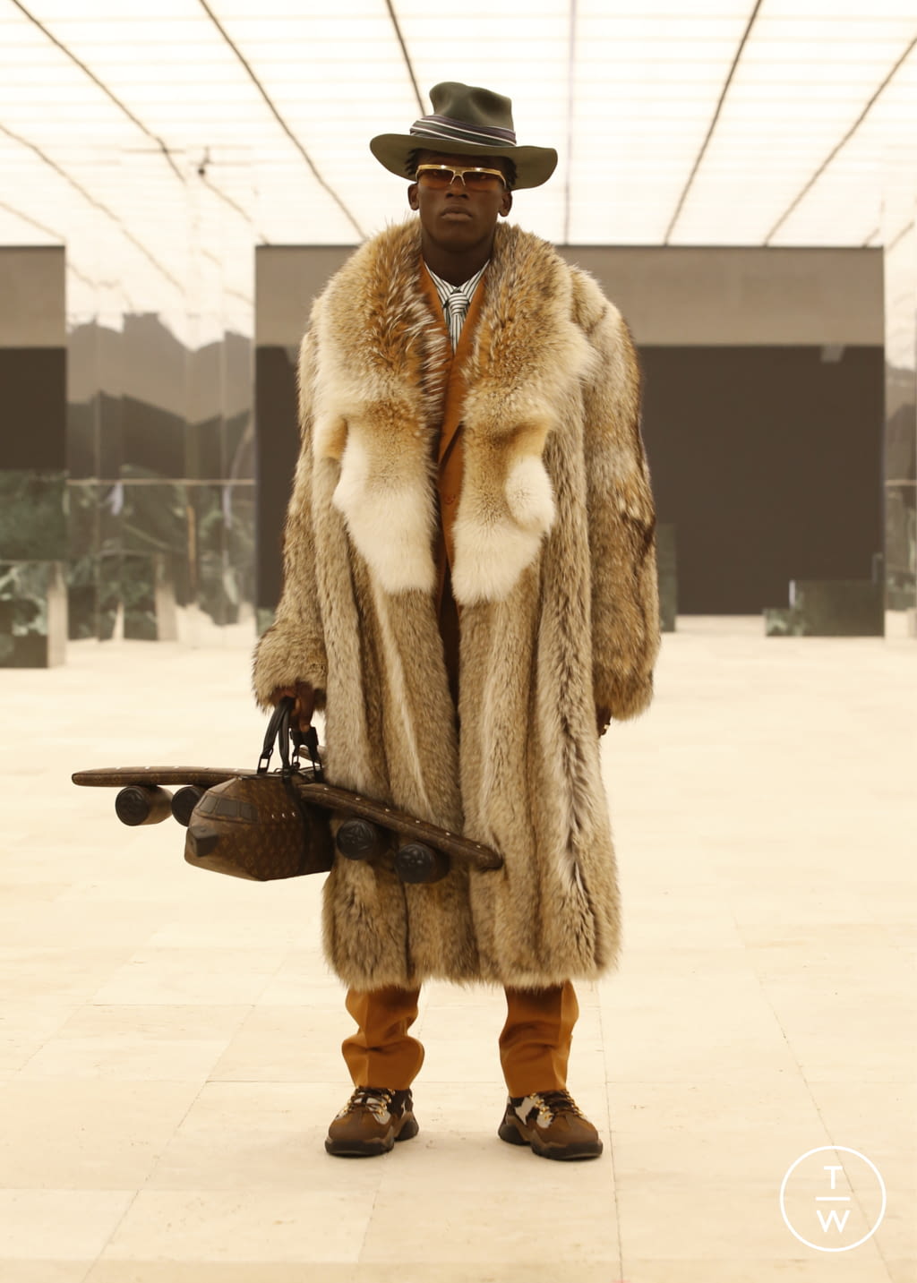 Fashion Week Paris Fall/Winter 2021 look 50 from the Louis Vuitton collection 男装