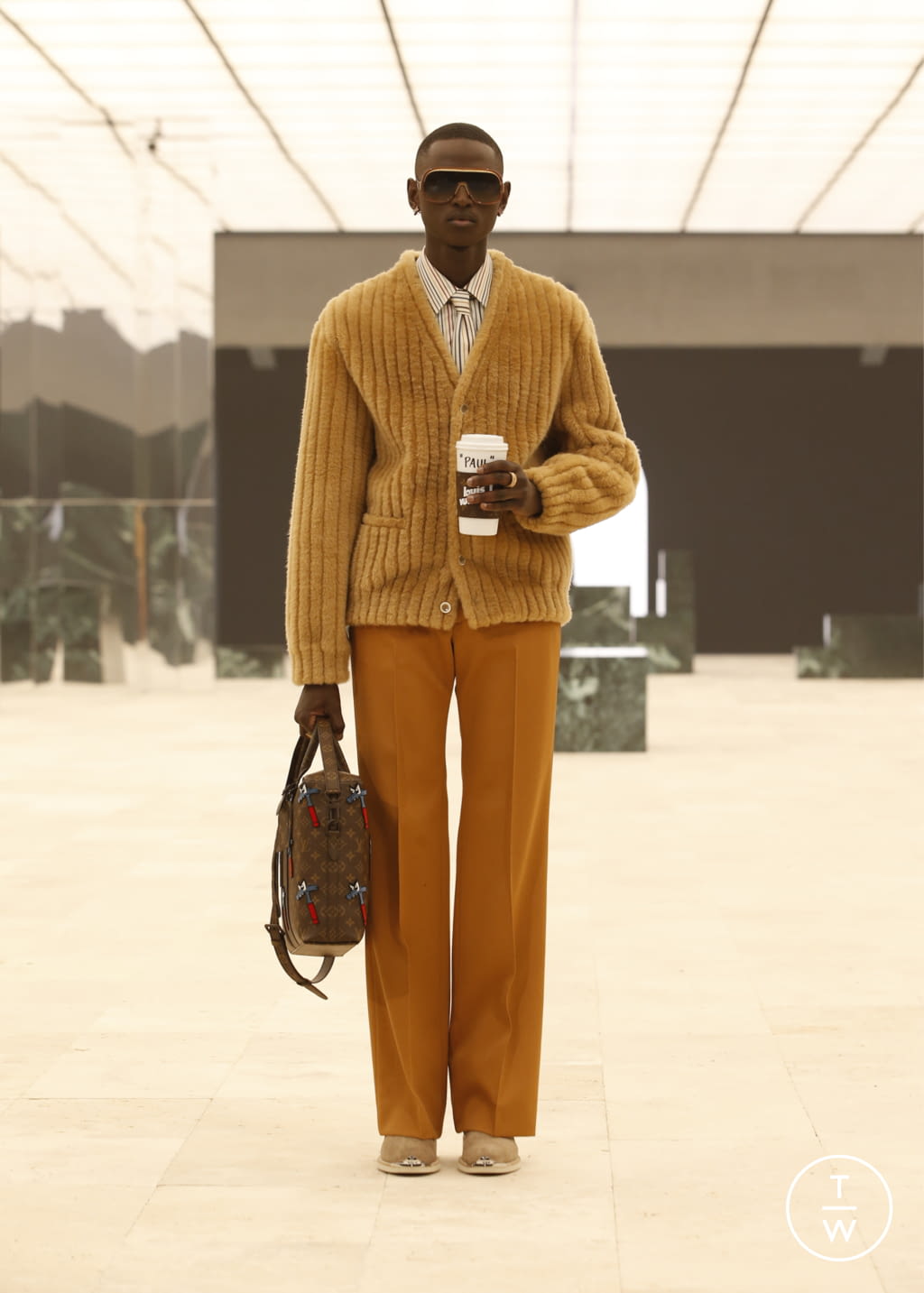 Fashion Week Paris Fall/Winter 2021 look 52 from the Louis Vuitton collection menswear