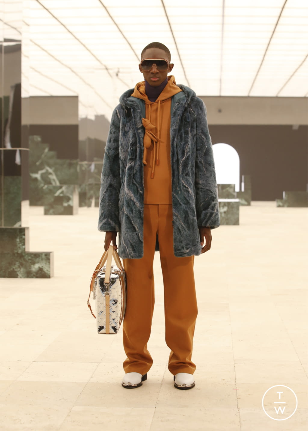 Fashion Week Paris Fall/Winter 2021 look 54 from the Louis Vuitton collection menswear