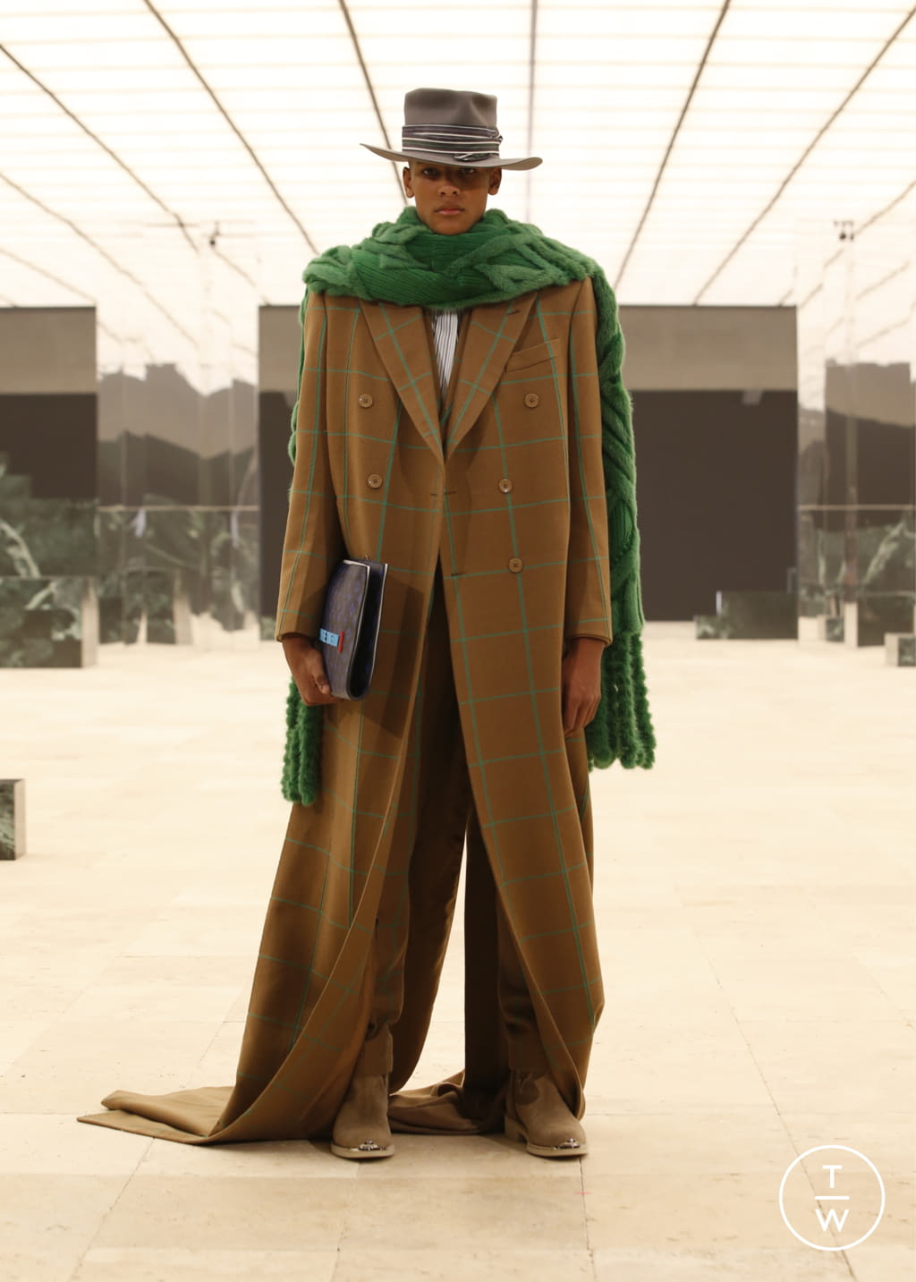 Fashion Week Paris Fall/Winter 2021 look 58 from the Louis Vuitton collection menswear