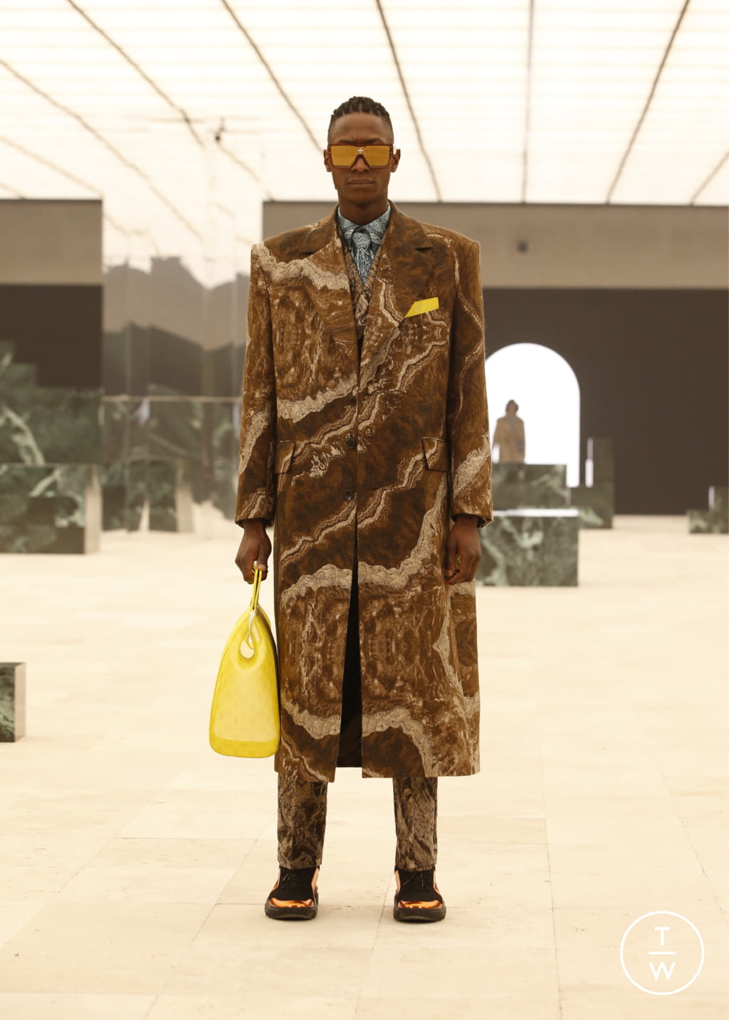 Fashion Week Paris Fall/Winter 2021 look 59 from the Louis Vuitton collection 男装