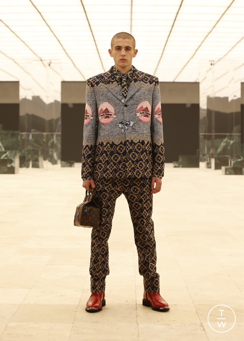 Fashion Week Paris Fall/Winter 2021 look 68 from the Louis Vuitton collection 男装