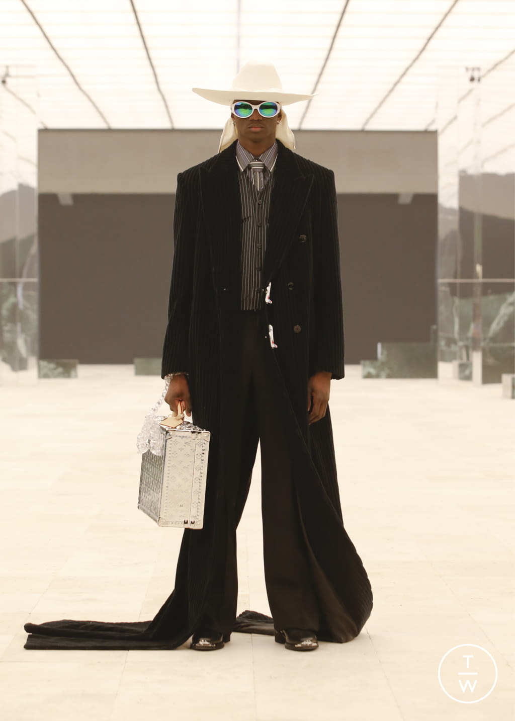 Fashion Week Paris Fall/Winter 2021 look 70 from the Louis Vuitton collection 男装