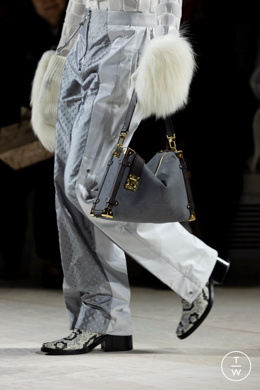 Fashion Week Paris Fall/Winter 2024 look 6 from the Louis Vuitton collection womenswear accessories
