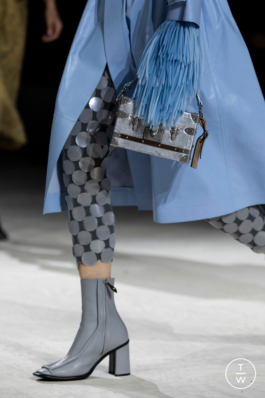 Fashion Week Paris Fall/Winter 2024 look 7 from the Louis Vuitton collection womenswear accessories