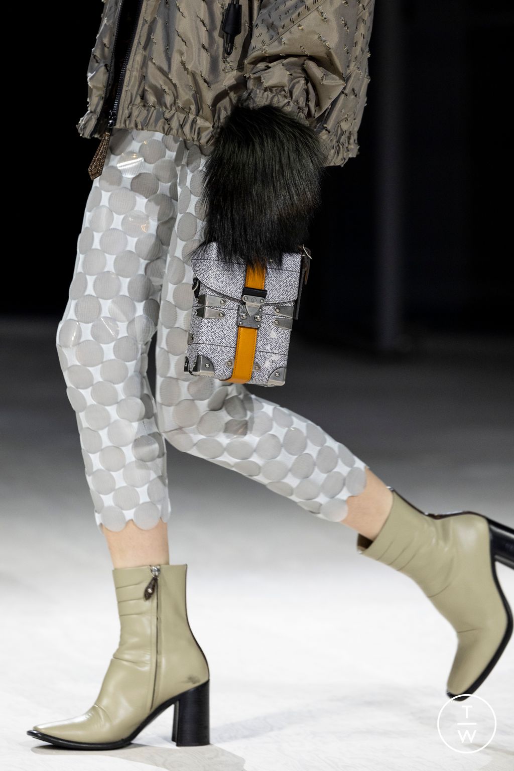 Fashion Week Paris Fall/Winter 2024 look 9 from the Louis Vuitton collection womenswear accessories