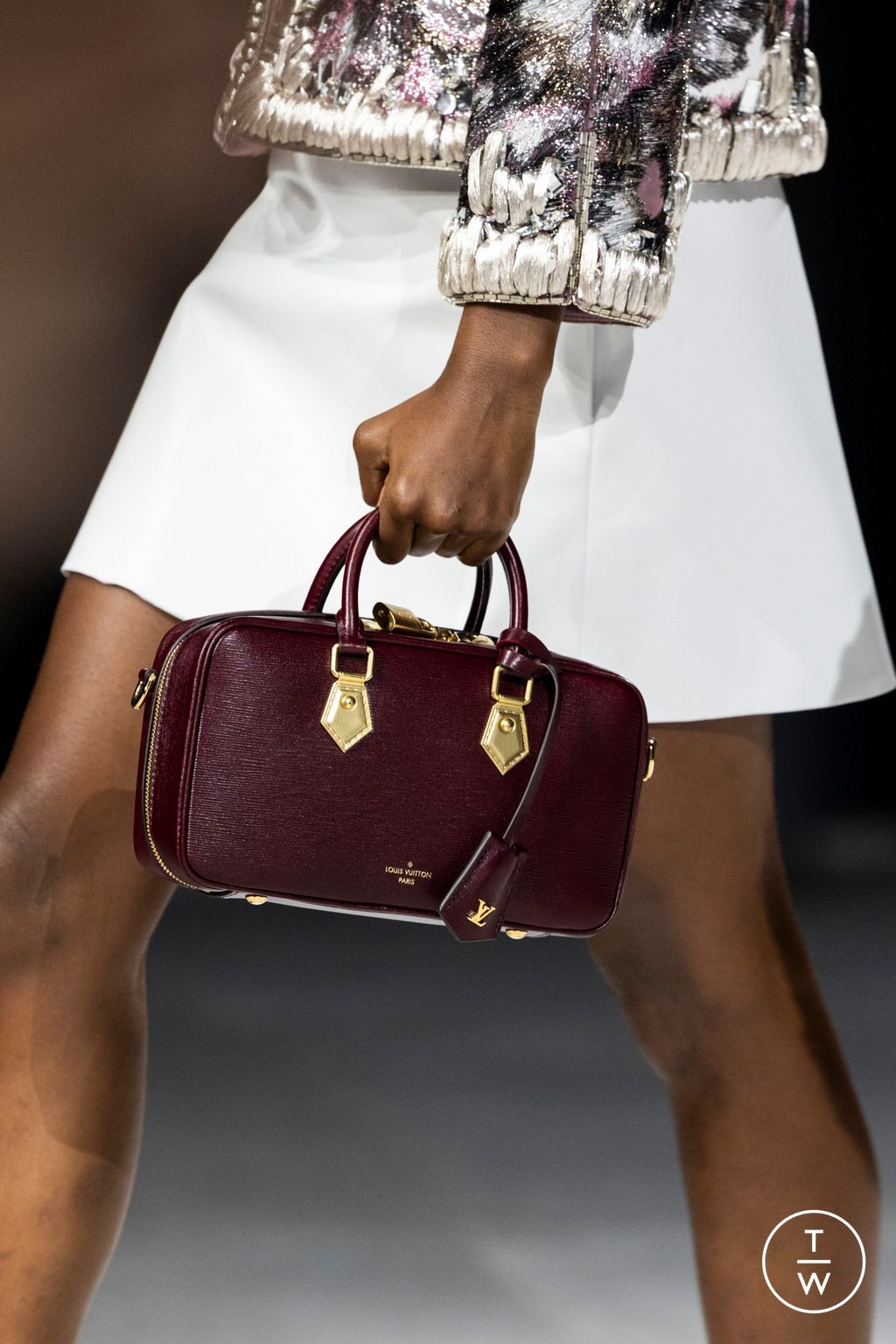 Fashion Week Paris Fall/Winter 2024 look 19 de la collection Louis Vuitton womenswear accessories