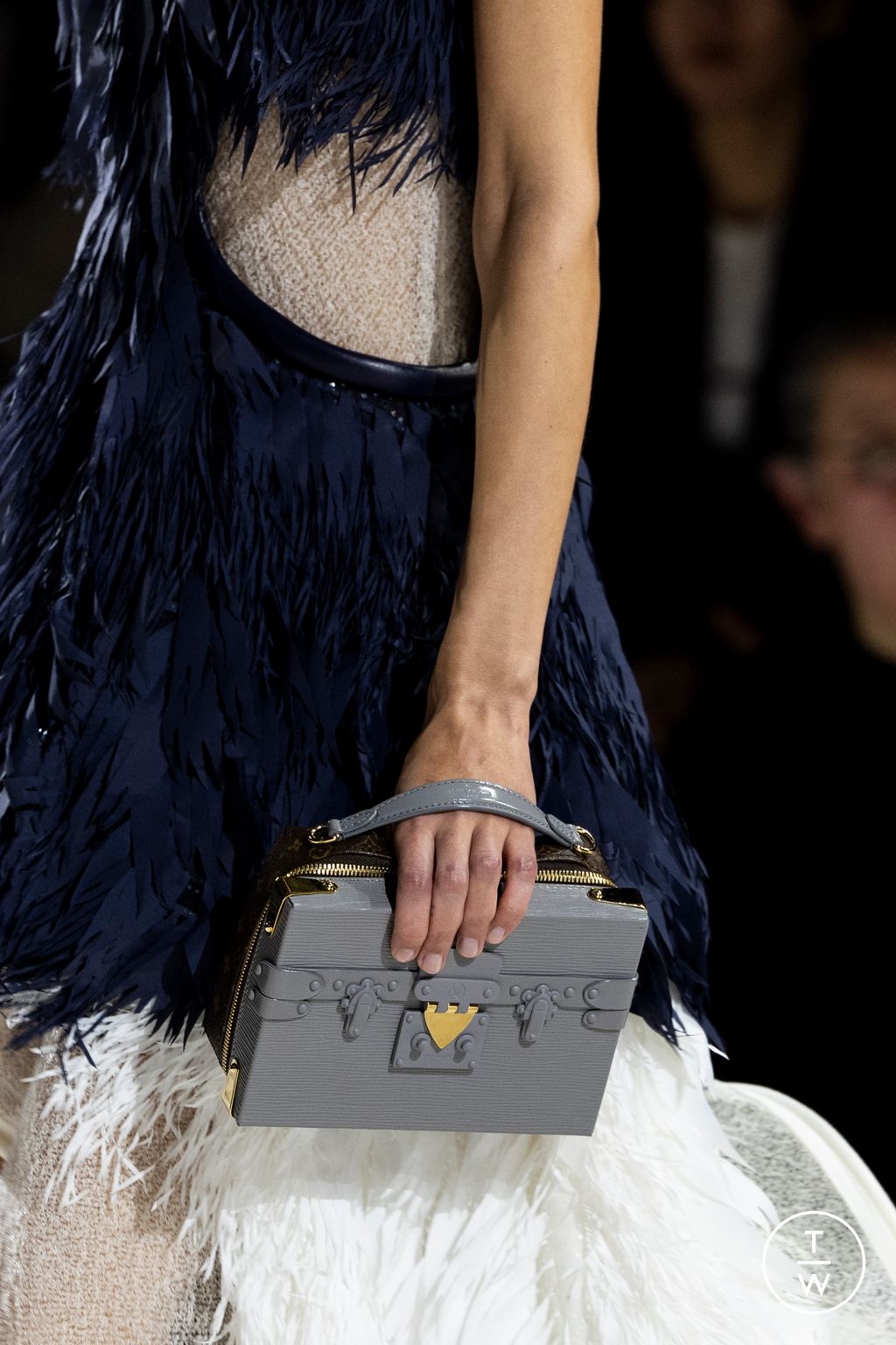 Fashion Week Paris Fall/Winter 2024 look 39 de la collection Louis Vuitton womenswear accessories