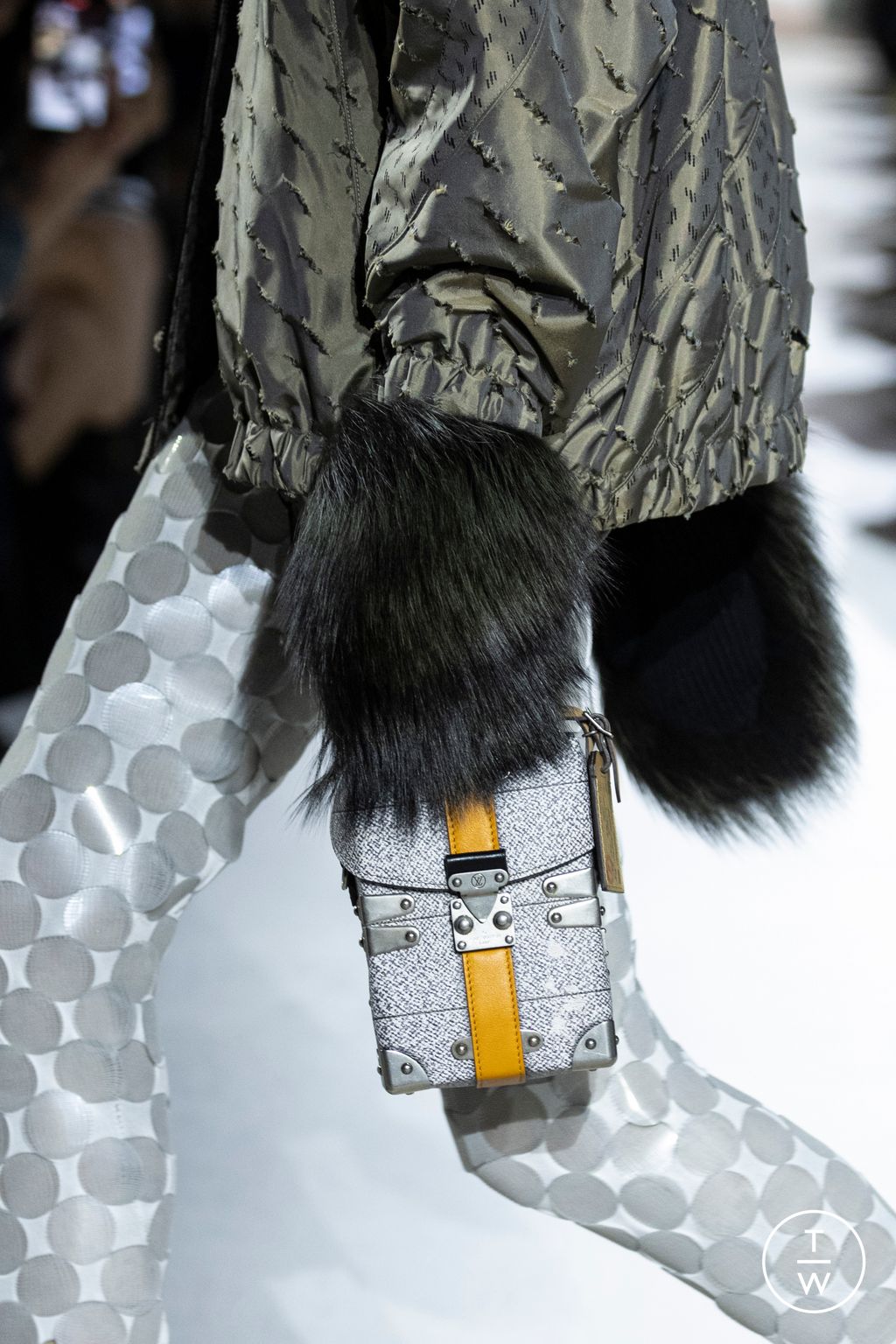Fashion Week Paris Fall/Winter 2024 look 43 from the Louis Vuitton collection womenswear accessories