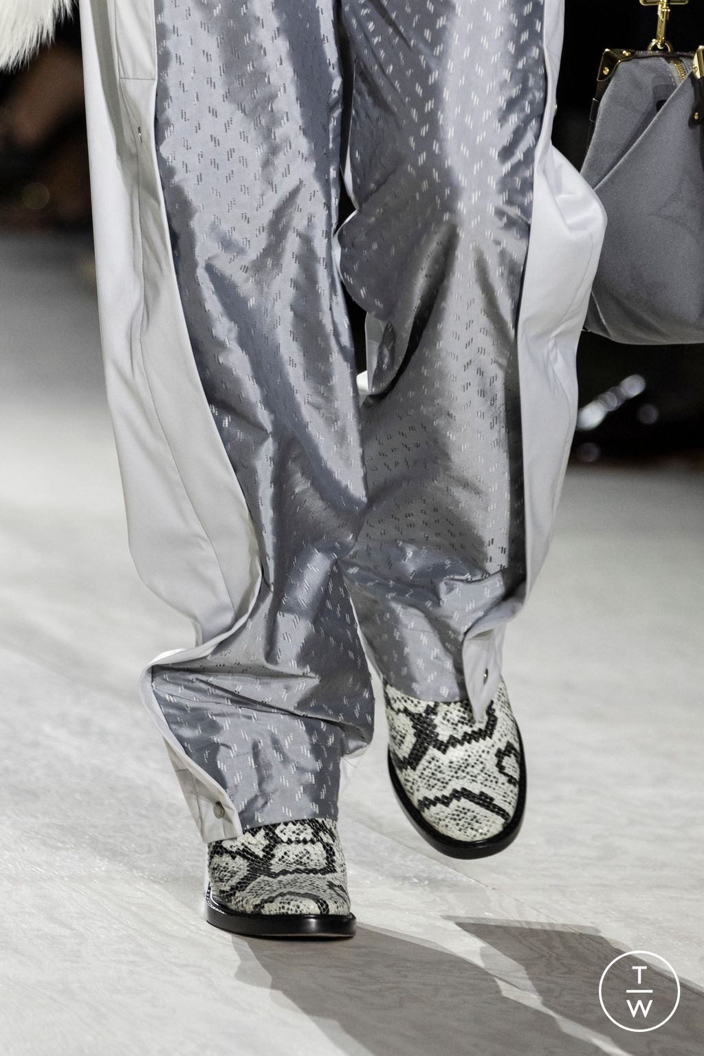 Fashion Week Paris Fall/Winter 2024 look 49 from the Louis Vuitton collection womenswear accessories