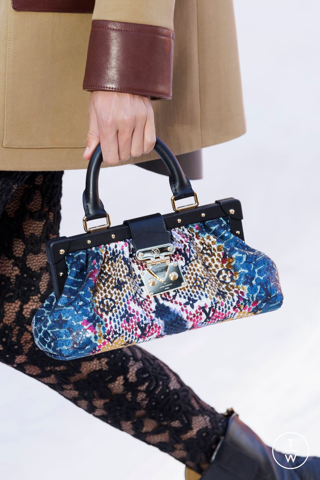 Fashion Week Paris Spring/Summer 2023 look 19 de la collection Louis Vuitton womenswear accessories