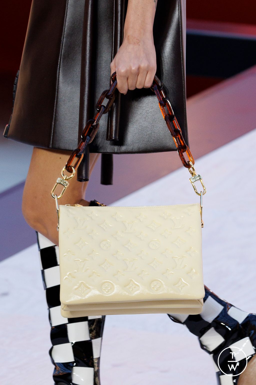 Fashion Week Paris Spring/Summer 2023 look 21 from the Louis Vuitton collection womenswear accessories