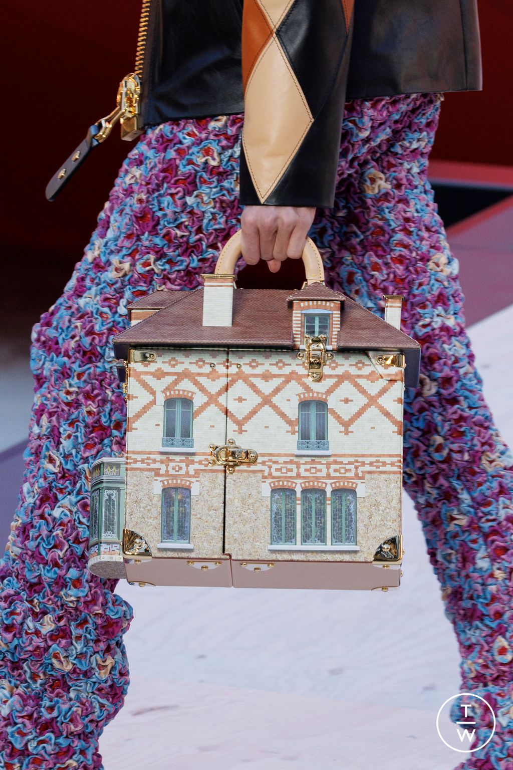 Fashion Week Paris Spring/Summer 2023 look 25 from the Louis Vuitton collection womenswear accessories