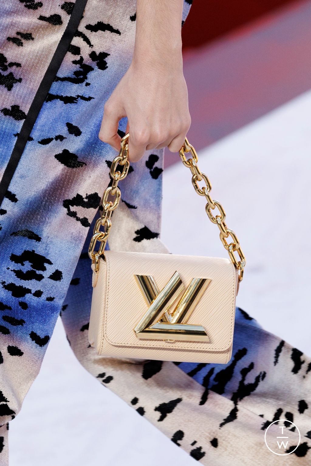 Fashion Week Paris Spring/Summer 2023 look 27 from the Louis Vuitton collection womenswear accessories