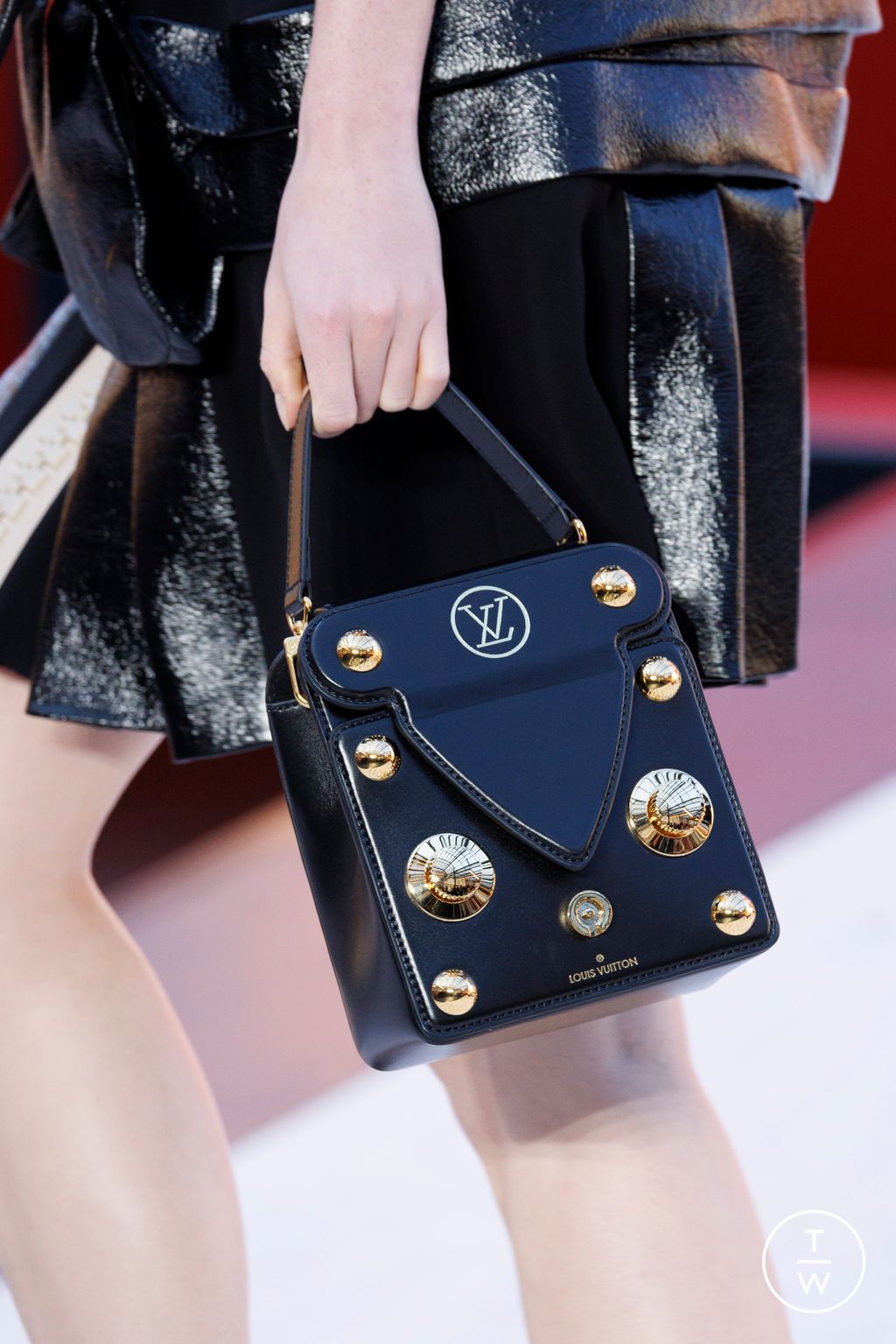 Fashion Week Paris Spring/Summer 2023 look 28 de la collection Louis Vuitton womenswear accessories