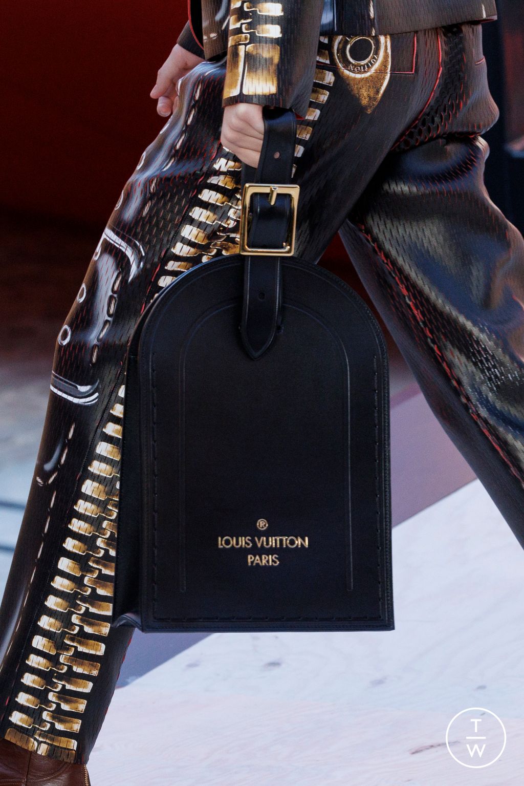 Fashion Week Paris Spring/Summer 2023 look 31 de la collection Louis Vuitton womenswear accessories
