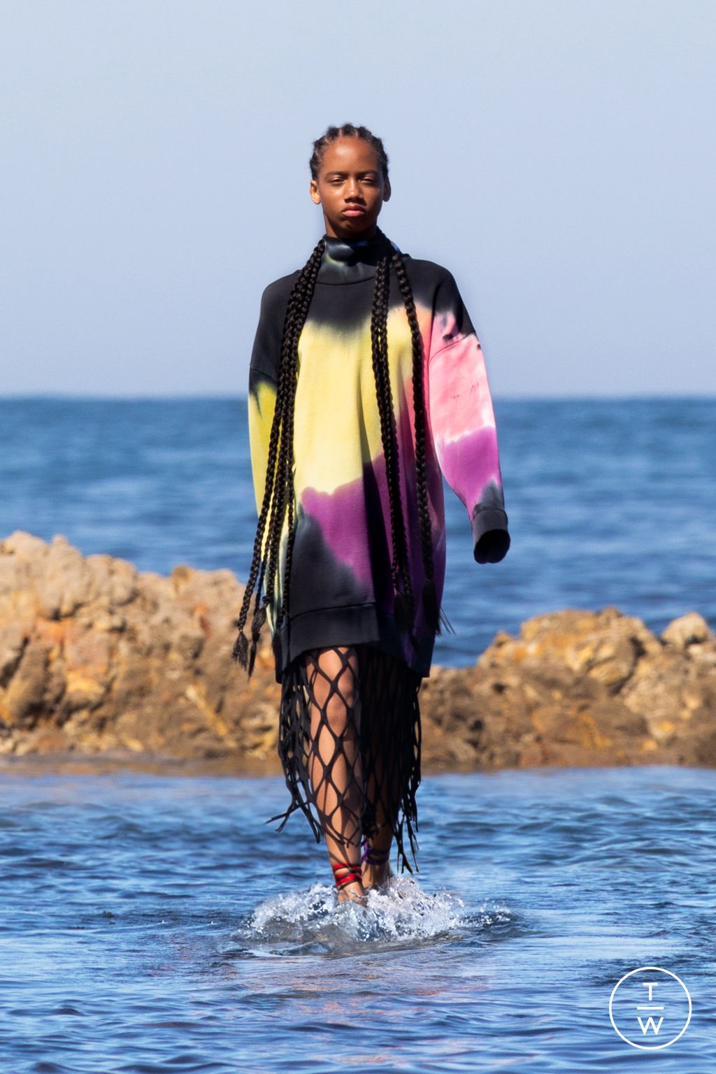 Fashion Week London Fall/Winter 2022 look 30 from the Marques' Almeida collection womenswear