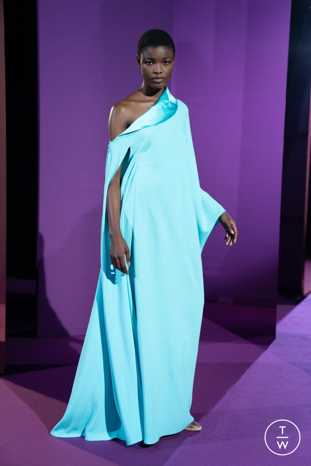Fashion Week Paris Fall/Winter 2021 look 15 de la collection Alexis Mabille couture
