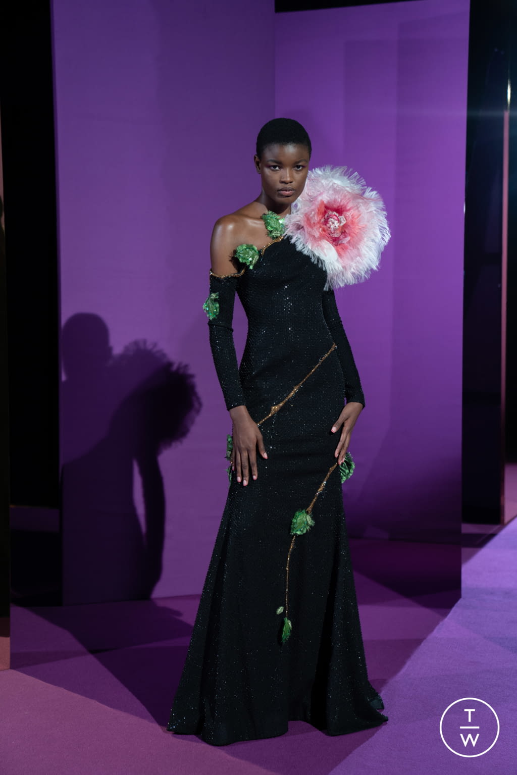 Fashion Week Paris Fall/Winter 2021 look 17 from the Alexis Mabille collection 高级定制