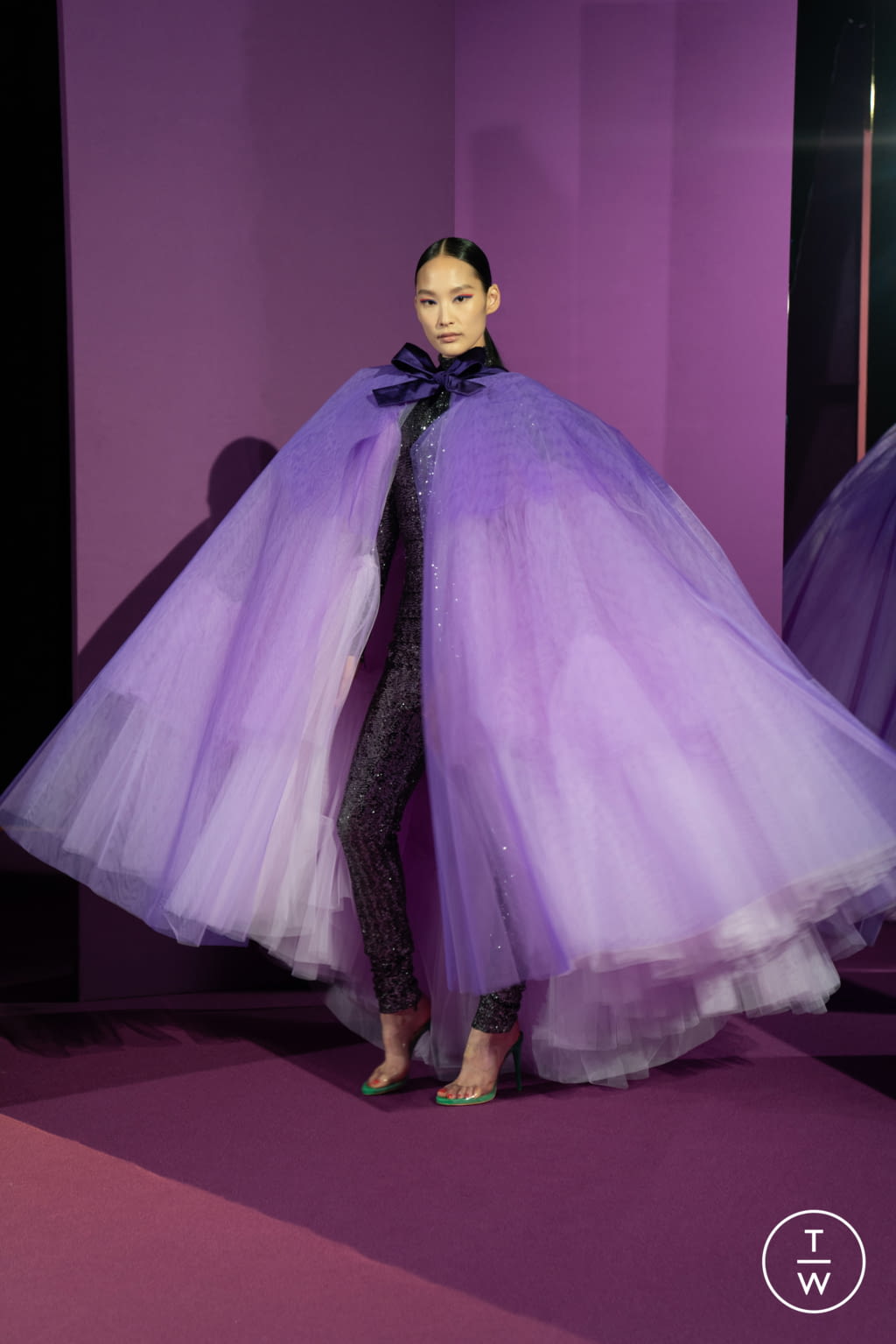 Fashion Week Paris Fall/Winter 2021 look 20 de la collection Alexis Mabille couture
