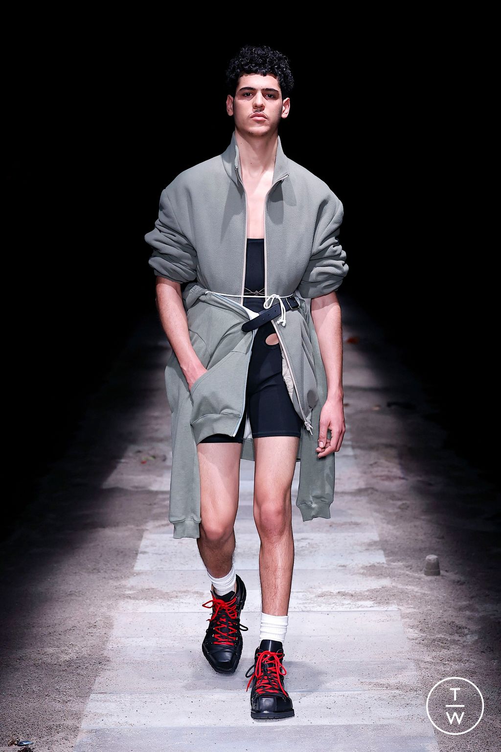 Fashion Week Milan Fall/Winter 2025 look 10 from the Magliano collection menswear