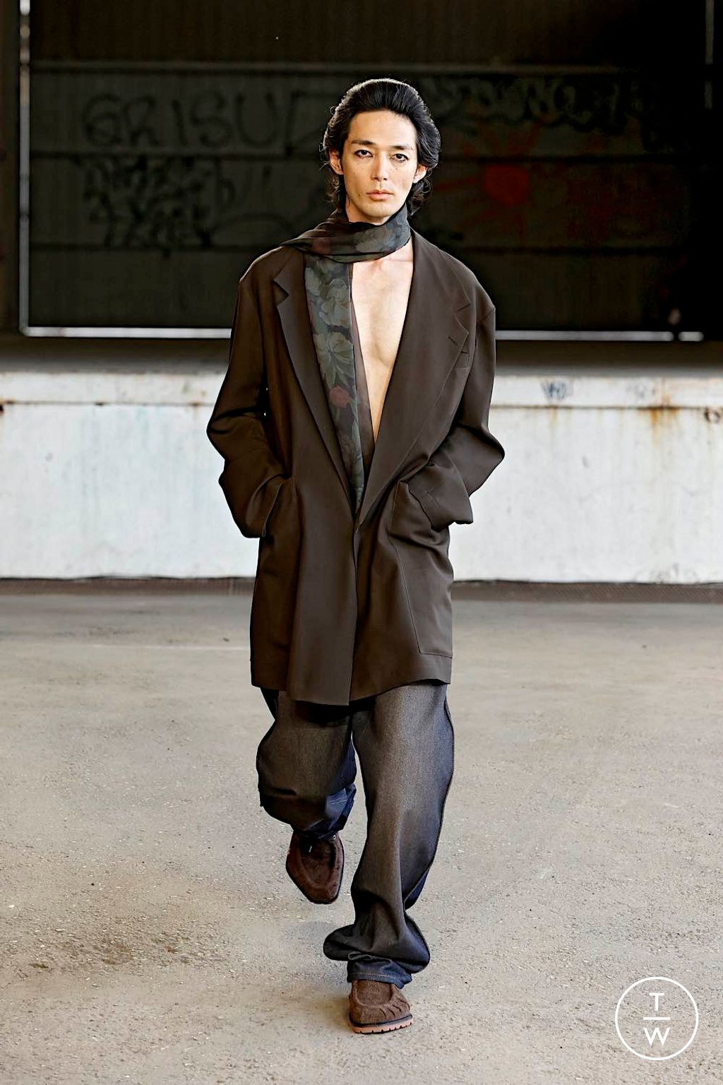 Fashion Week Milan Spring/Summer 2025 look 1 from the Magliano collection menswear