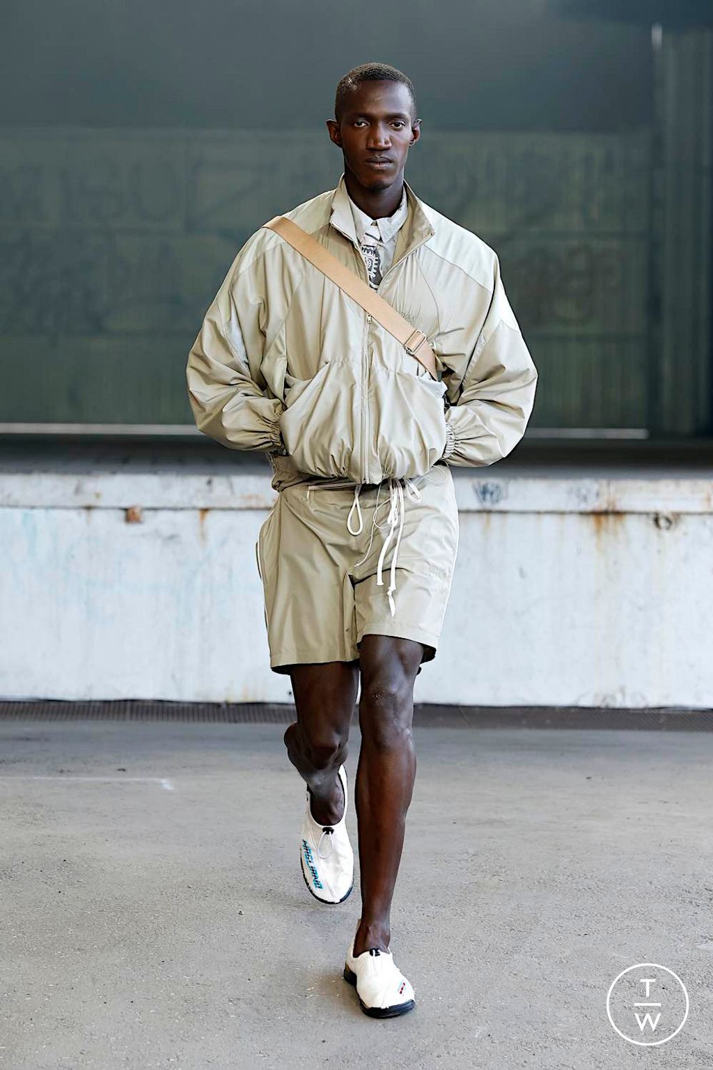 Fashion Week Milan Spring/Summer 2025 look 12 from the Magliano collection menswear