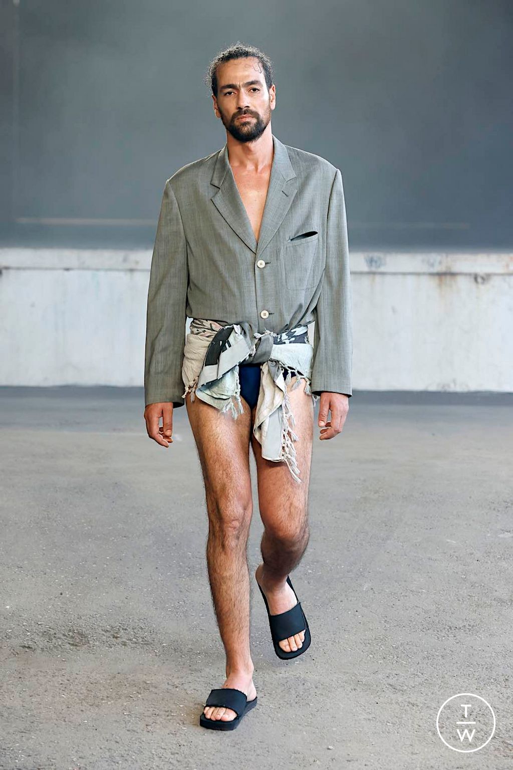 Fashion Week Milan Spring/Summer 2025 look 19 from the Magliano collection menswear