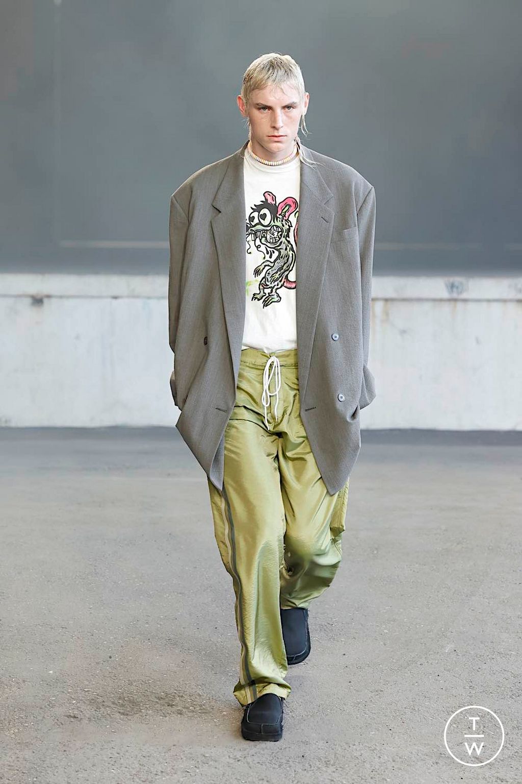 Fashion Week Milan Spring/Summer 2025 look 20 from the Magliano collection menswear