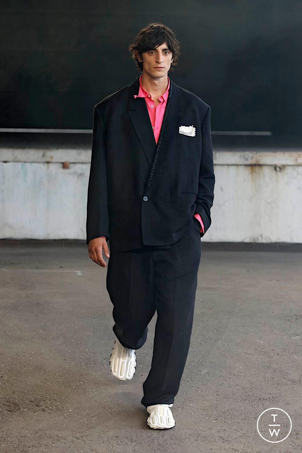 Fashion Week Milan Spring/Summer 2025 look 33 de la collection Magliano menswear