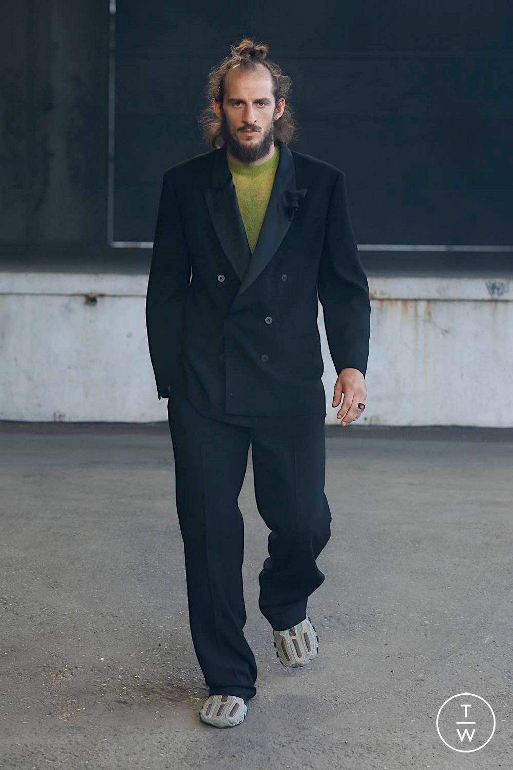Fashion Week Milan Spring-Summer 2025 look 34 from the Magliano collection menswear