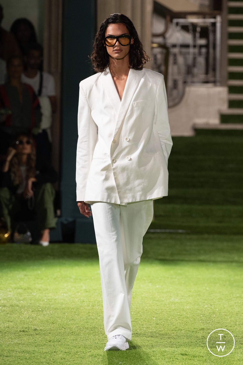 Fashion Week London Spring/Summer 2024 look 1 de la collection Mains womenswear